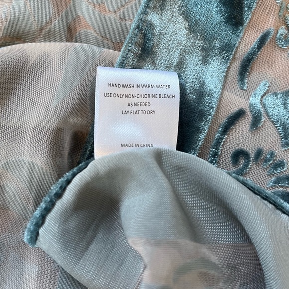 Fringe Kimono style wrap with velvet - Picture 10 of 10